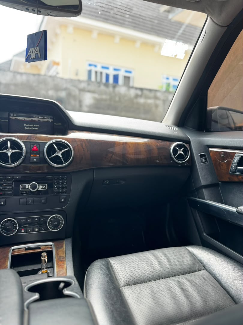 
								DEALERS DEAL‼️‼️‼️ Carefully Used 2014/15 Mercedes Benz GLK350 (4Matic) car is pristine condition (Key Entry Power Booth & Double Pano) buy and drive with original duty going for just 9.8m Last Add sambo Lugbe Abuja📍 ZERO CHAIN DEAL full									