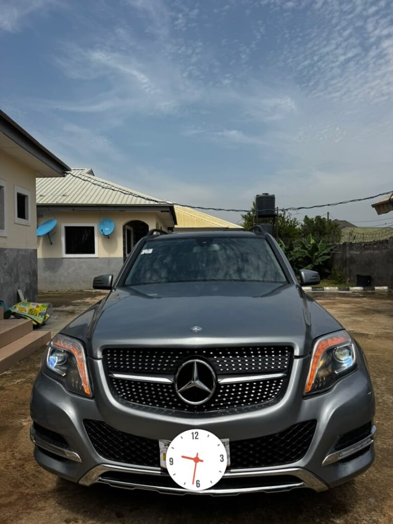 DEALERS DEAL‼️‼️‼️ Carefully Used 2014/15 Mercedes Benz GLK350 (4Matic) car is pristine condition (Key Entry Power Booth & Double Pano) buy and drive with original duty going for just 9.8m Last Add sambo Lugbe Abuja📍 ZERO CHAIN DEAL