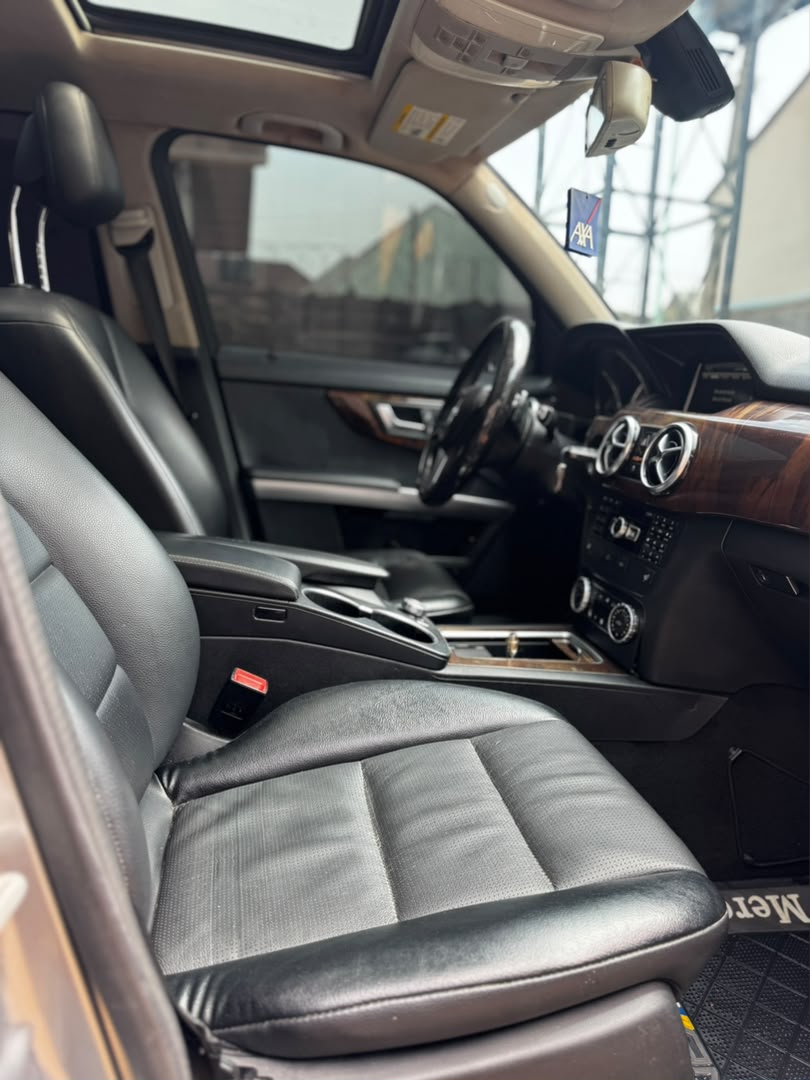 
								DEALERS DEAL‼️‼️‼️ Carefully Used 2014/15 Mercedes Benz GLK350 (4Matic) car is pristine condition (Key Entry Power Booth & Double Pano) buy and drive with original duty going for just 9.8m Last Add sambo Lugbe Abuja📍 ZERO CHAIN DEAL full									