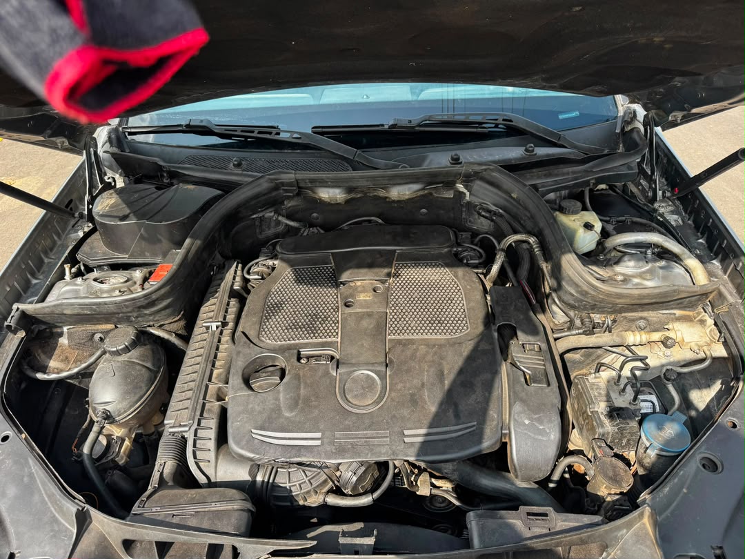 
								DEALERS DEAL‼️‼️‼️ Carefully Used 2014/15 Mercedes Benz GLK350 (4Matic) car is pristine condition (Key Entry Power Booth & Double Pano) buy and drive with original duty going for just 9.8m Last Add sambo Lugbe Abuja📍 ZERO CHAIN DEAL full									