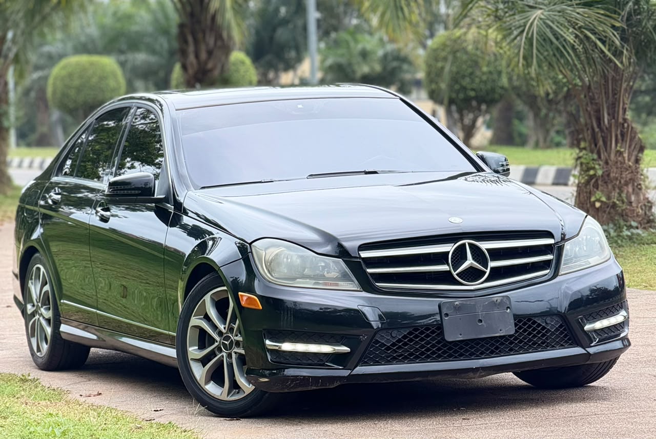 
								This GooD DeaL Won’t LasT🔥  FoReiGn UseD 2014 C300 MerCeDes Benz 4MaTic(BLACK ENGINE) Available For QuicK Sale Going for Just 11.5M OnLy full									