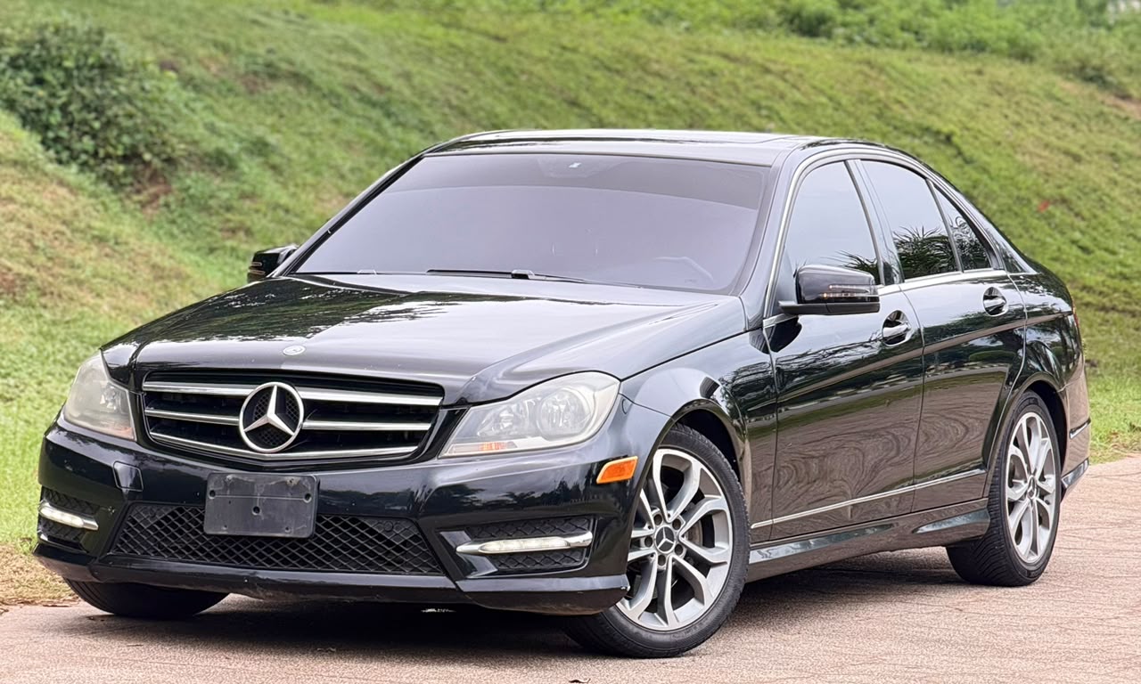 
								This GooD DeaL Won’t LasT🔥  FoReiGn UseD 2014 C300 MerCeDes Benz 4MaTic(BLACK ENGINE) Available For QuicK Sale Going for Just 11.5M OnLy full									