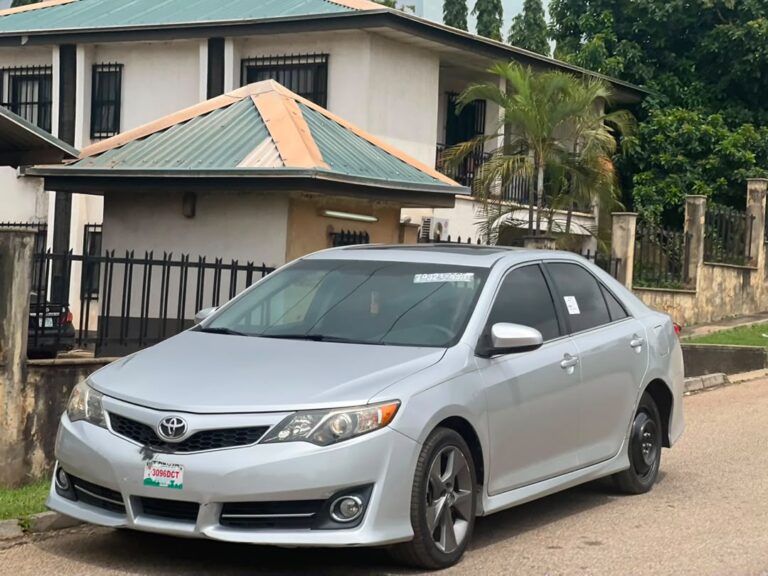 Good deals    Distress Sell Foreign used Toyota Camry 2013 SE V6 Engine for just 11.9m Abuja