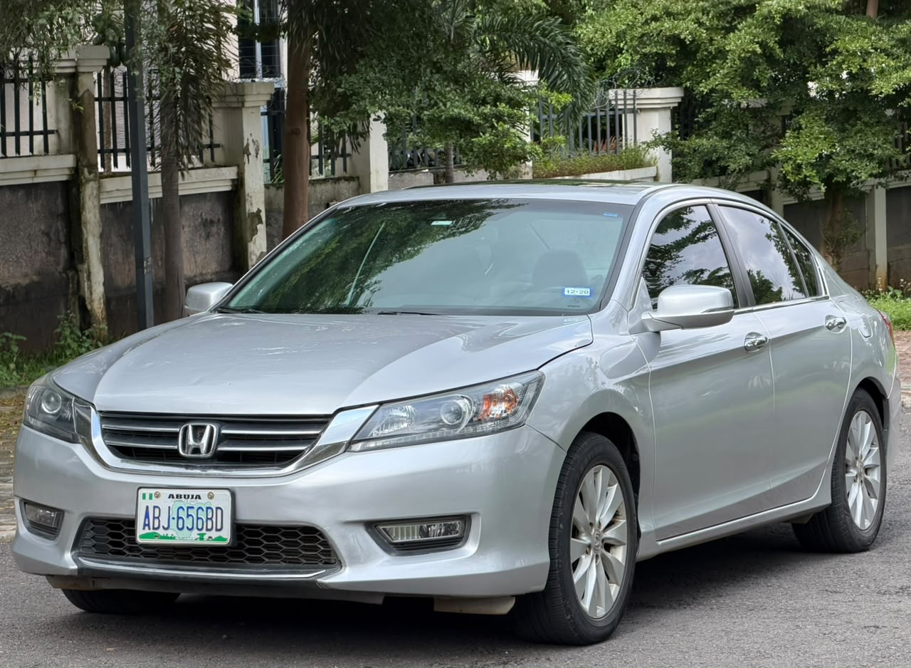 
								Extremely clean Belgium standard First body 6months used Honda Accord 2014 double screen with untermperd system  10.3m abujadeal full									