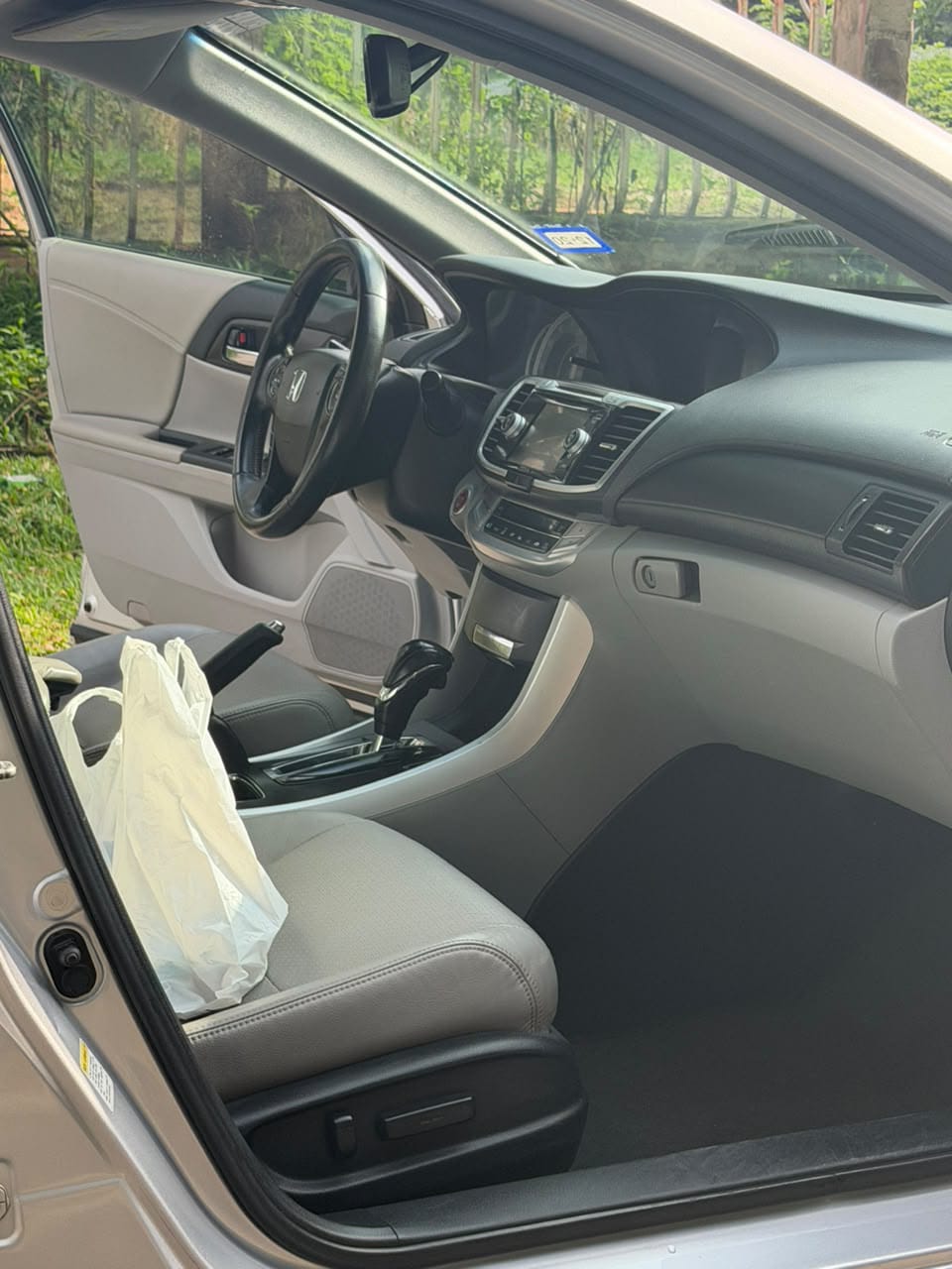 
								Extremely clean Belgium standard First body 6months used Honda Accord 2014 double screen with untermperd system  10.3m abujadeal full									