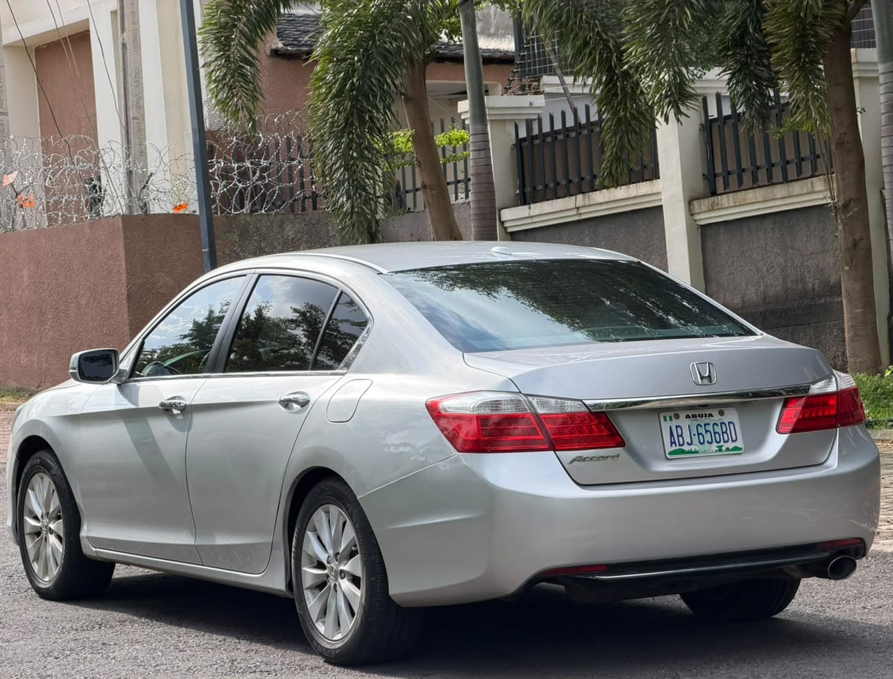 
								Extremely clean Belgium standard First body 6months used Honda Accord 2014 double screen with untermperd system  10.3m abujadeal full									