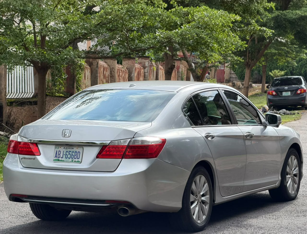 
								Extremely clean Belgium standard First body 6months used Honda Accord 2014 double screen with untermperd system  10.3m abujadeal full									