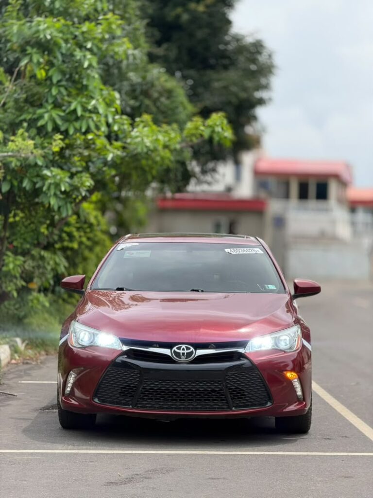 JUST IN ‼️🔥  2015 TOYOTA CAMRY XLE   ORIGINAL DUTY 📃  KEYLESS ENTRY AND IGNITION, SUNROOF, WIRELESS 🛜 CHARGING AND BACK A/C VENT   PRICE: 16.2M   ABUJA DEAL📍  NATIONWIDE DELIVERY