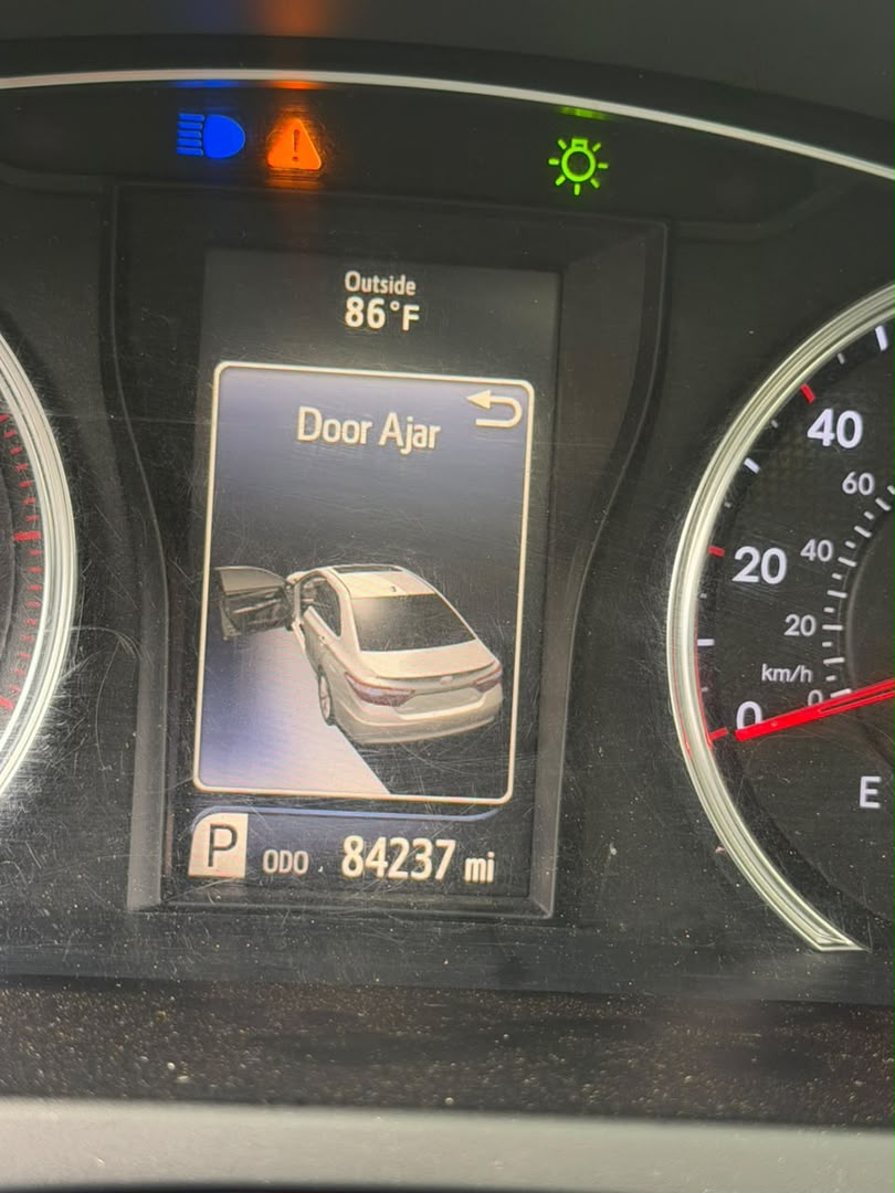 
								JUST IN ‼️🔥  2015 TOYOTA CAMRY XLE   ORIGINAL DUTY 📃  KEYLESS ENTRY AND IGNITION, SUNROOF, WIRELESS 🛜 CHARGING AND BACK A/C VENT   PRICE: 16.2M   ABUJA DEAL📍  NATIONWIDE DELIVERY full									