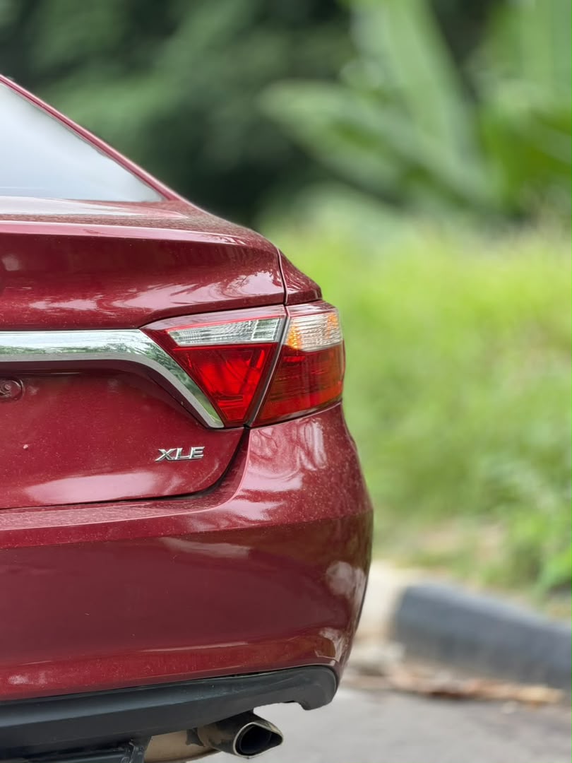 
								JUST IN ‼️🔥  2015 TOYOTA CAMRY XLE   ORIGINAL DUTY 📃  KEYLESS ENTRY AND IGNITION, SUNROOF, WIRELESS 🛜 CHARGING AND BACK A/C VENT   PRICE: 16.2M   ABUJA DEAL📍  NATIONWIDE DELIVERY full									