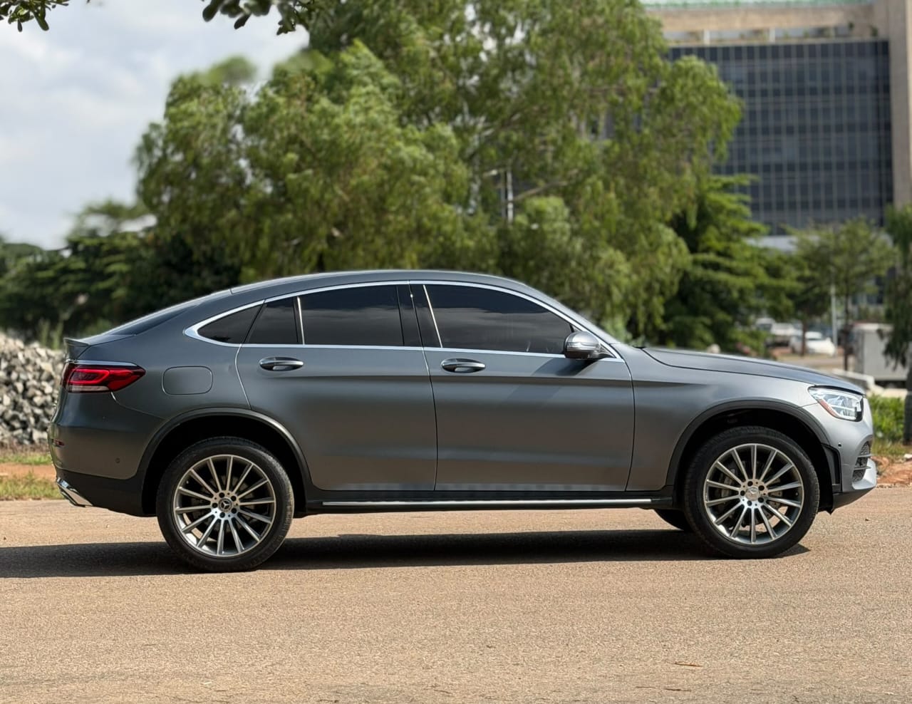 
								FOREIGN USED 2023 MERCEDES-BENZ GLC300 NOTHING TO FIX WITH ORIGINAL CUSTOM DUTY FULLY PAID UNTAMPERED SYSTEM GOING FOR 92M ABUJA DEAL full									