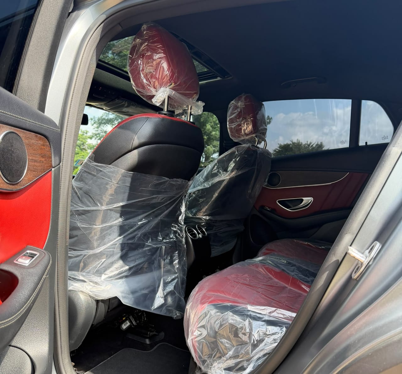 
								FOREIGN USED 2023 MERCEDES-BENZ GLC300 NOTHING TO FIX WITH ORIGINAL CUSTOM DUTY FULLY PAID UNTAMPERED SYSTEM GOING FOR 92M ABUJA DEAL full									
