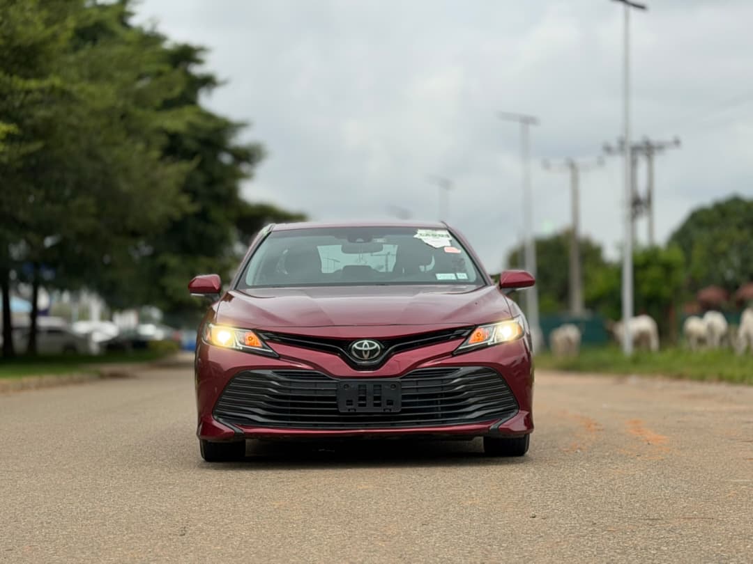 
								FOREIGN USED 2018 TOYOTA CAMRY LE V4 NOTHING TO FIX WITH ORIGINAL CUSTOM DUTY UNTAMPERED SYSTEM GOING FOR 22.5M ABUJA DEAL full									