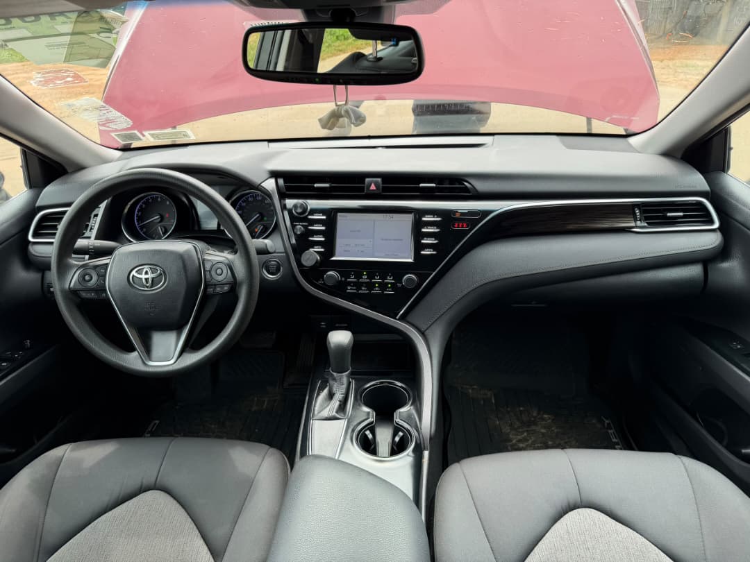 
								FOREIGN USED 2018 TOYOTA CAMRY LE V4 NOTHING TO FIX WITH ORIGINAL CUSTOM DUTY UNTAMPERED SYSTEM GOING FOR 22.5M ABUJA DEAL full									