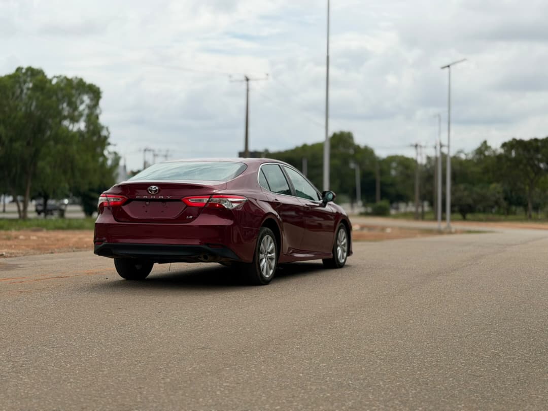 
								FOREIGN USED 2018 TOYOTA CAMRY LE V4 NOTHING TO FIX WITH ORIGINAL CUSTOM DUTY UNTAMPERED SYSTEM GOING FOR 22.5M ABUJA DEAL full									