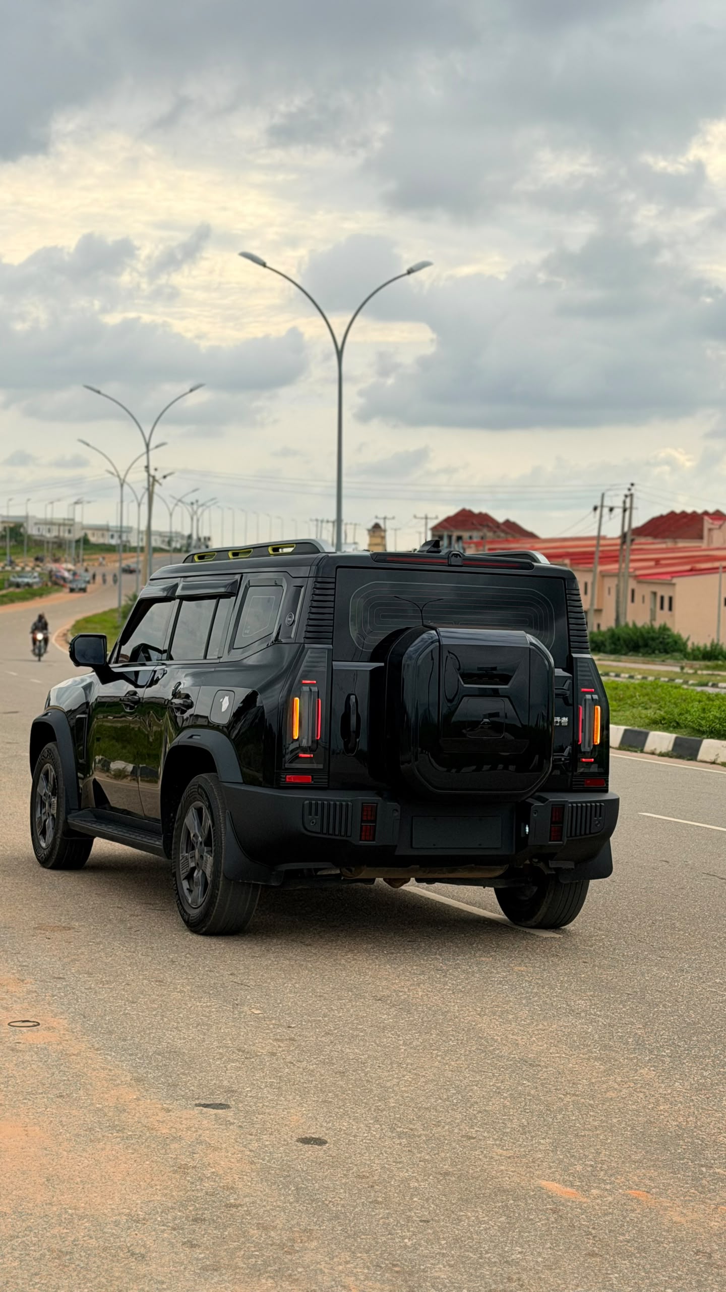 
								FOREIGN USED 🇨🇳 2025 JETOUR T2 SUV WITH 360 DEGREE CAMERA,FULL PANORAMIC ROOF,CRUISE CONTROL ON HIGHER TRIMS,LANE ASSIST,AUTOMATIC EMERGENCY BRAKING,5.6 INCH CENTRAL SCREEN,PUSH TO START AND VERIFIED DUTY VALID FOR 45.5 MILLION NAIRA ONLY full									