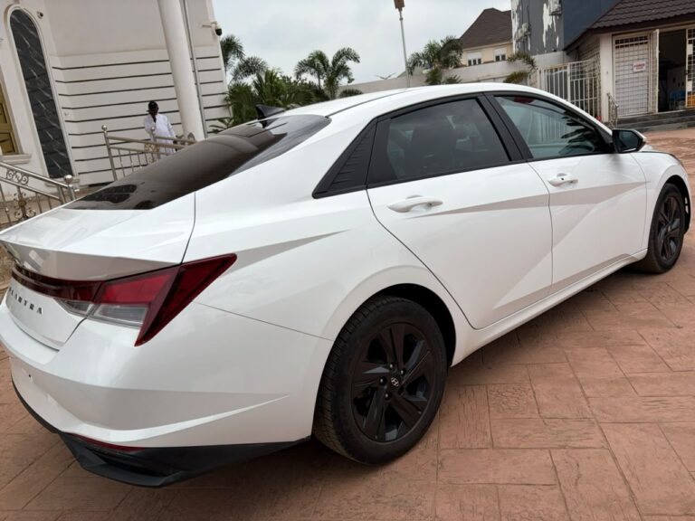 Distress foreign used Hyundai Elantra 2023 model, pano roof, thumb start, back AC vent, reverse and front camera, body marseach seat with heat sensor, low milage for just 29m. Buyer settle 500k Abacha road