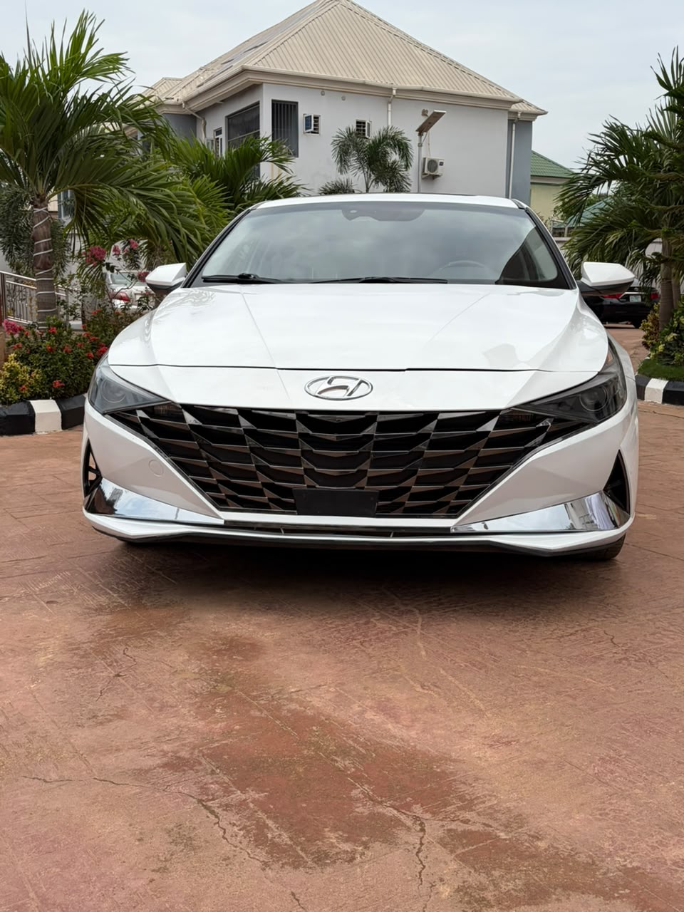 
								Distress foreign used Hyundai Elantra 2023 model, pano roof, thumb start, back AC vent, reverse and front camera, body marseach seat with heat sensor, low milage for just 29m. Buyer settle 500k Abacha road full									