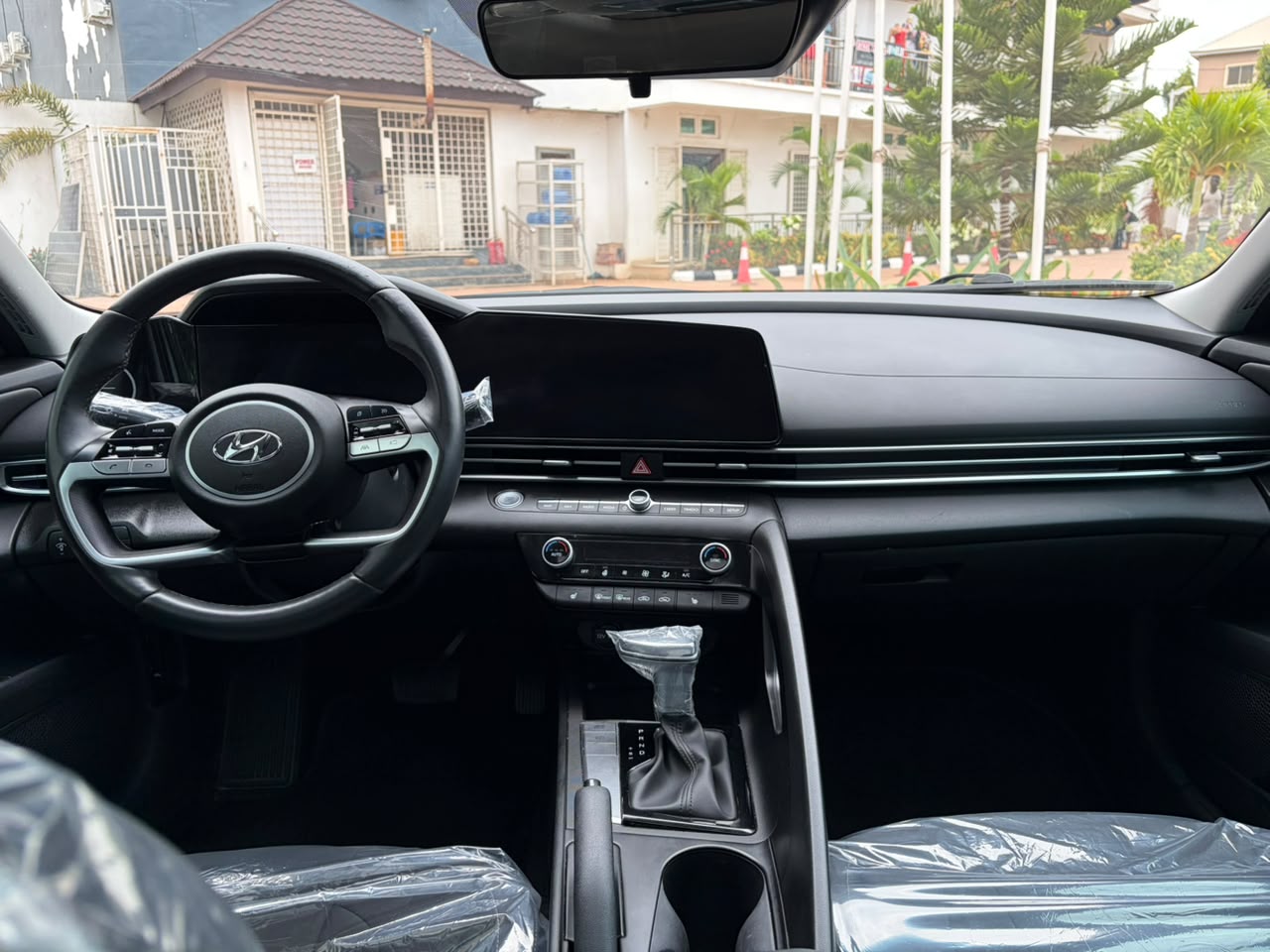 
								Distress foreign used Hyundai Elantra 2023 model, pano roof, thumb start, back AC vent, reverse and front camera, body marseach seat with heat sensor, low milage for just 29m. Buyer settle 500k Abacha road full									