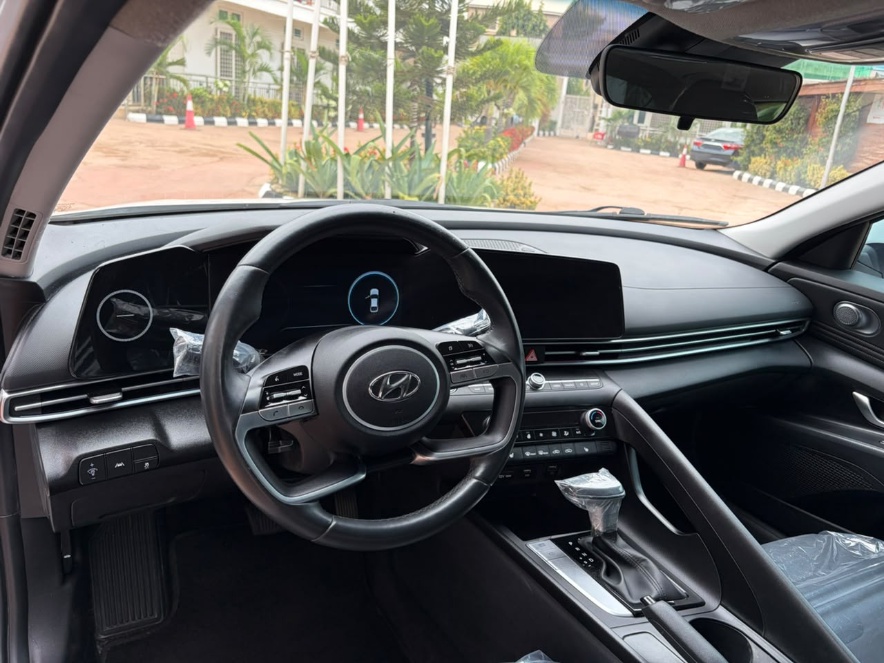 
								Distress foreign used Hyundai Elantra 2023 model, pano roof, thumb start, back AC vent, reverse and front camera, body marseach seat with heat sensor, low milage for just 29m. Buyer settle 500k Abacha road full									