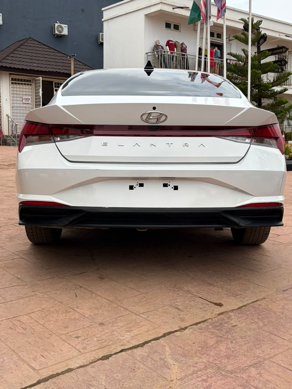 
								Distress foreign used Hyundai Elantra 2023 model, pano roof, thumb start, back AC vent, reverse and front camera, body marseach seat with heat sensor, low milage for just 29m. Buyer settle 500k Abacha road full									