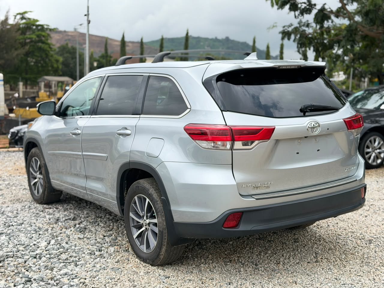 
								2018 DIRECT BELGIUM 🇧🇪 TOYOTA HIGHLANDER WITH A CLEAR DUTY✅KEYLESS ‼️ SUN ROOF ‼️REVERSE CAMERA 📷 AND OTHERS… HEADED FOR 28.8 MILLION NAIRA ONLY full									
