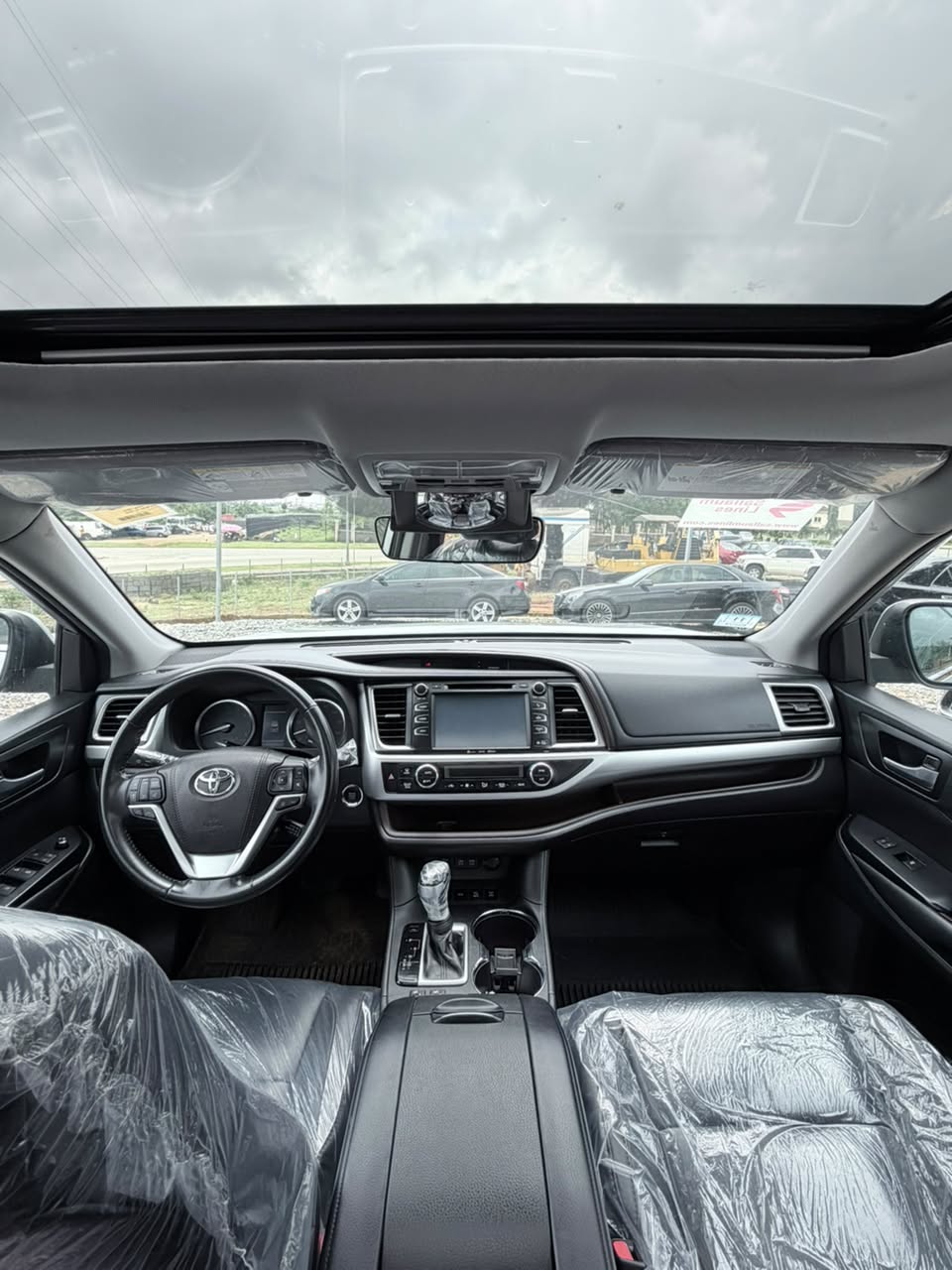 
								2018 DIRECT BELGIUM 🇧🇪 TOYOTA HIGHLANDER WITH A CLEAR DUTY✅KEYLESS ‼️ SUN ROOF ‼️REVERSE CAMERA 📷 AND OTHERS… HEADED FOR 28.8 MILLION NAIRA ONLY full									