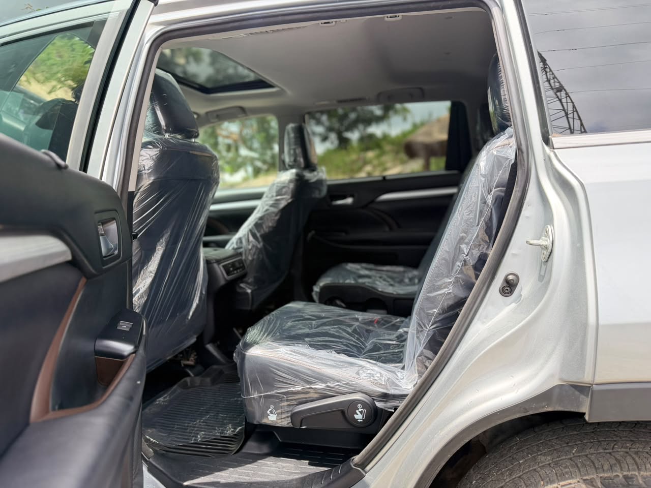 
								2018 DIRECT BELGIUM 🇧🇪 TOYOTA HIGHLANDER WITH A CLEAR DUTY✅KEYLESS ‼️ SUN ROOF ‼️REVERSE CAMERA 📷 AND OTHERS… HEADED FOR 28.8 MILLION NAIRA ONLY full									