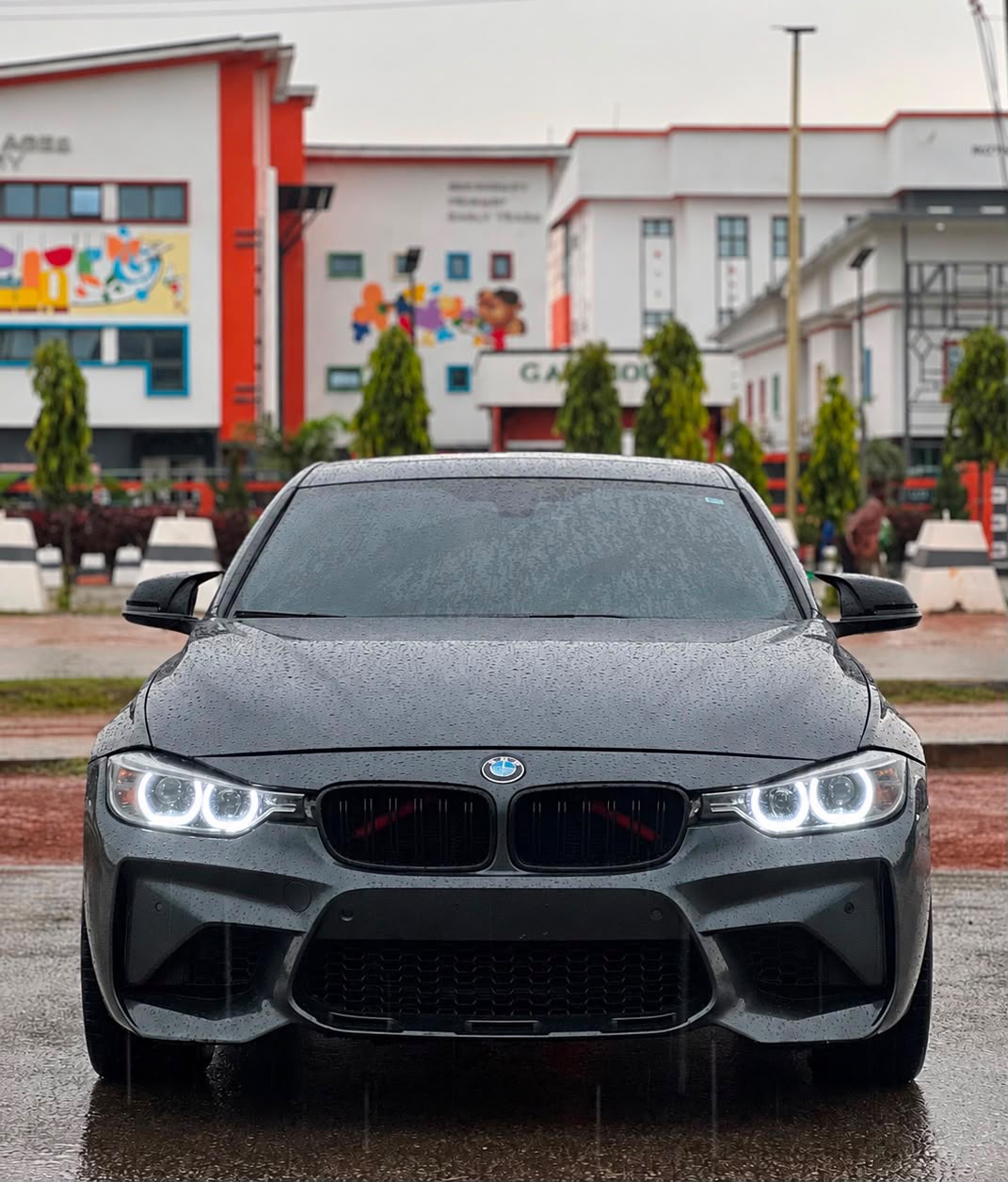 
								Distress Sale‼️  ✨2013 BMW F30 3 Series  Fullest option, Reverse camera 360° camera with duty, Engine perfect Going for 13.5M  LOCATION: 📍ABUJA DEAL full									