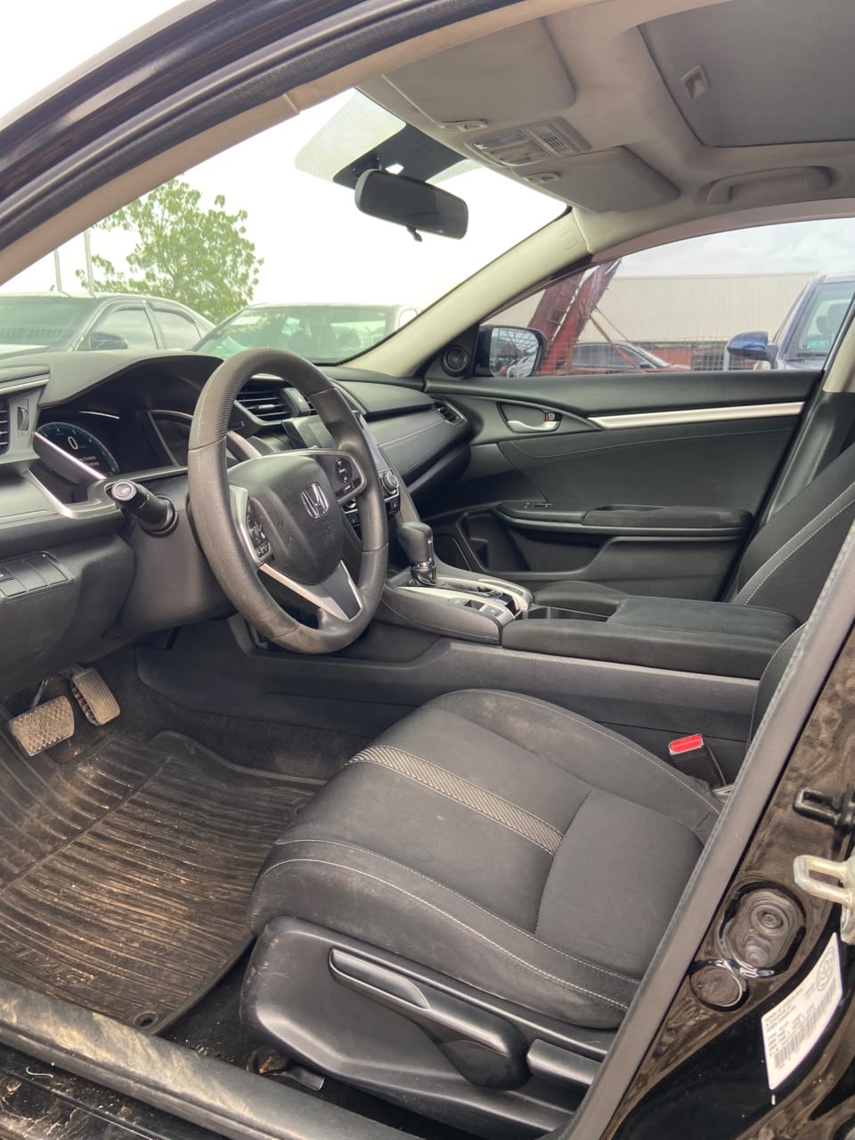 
								Direct Belgium 2015 Honda Civic Full option Excellent condition with recent duty  Going for 15,3m Kubwa Abuja full									