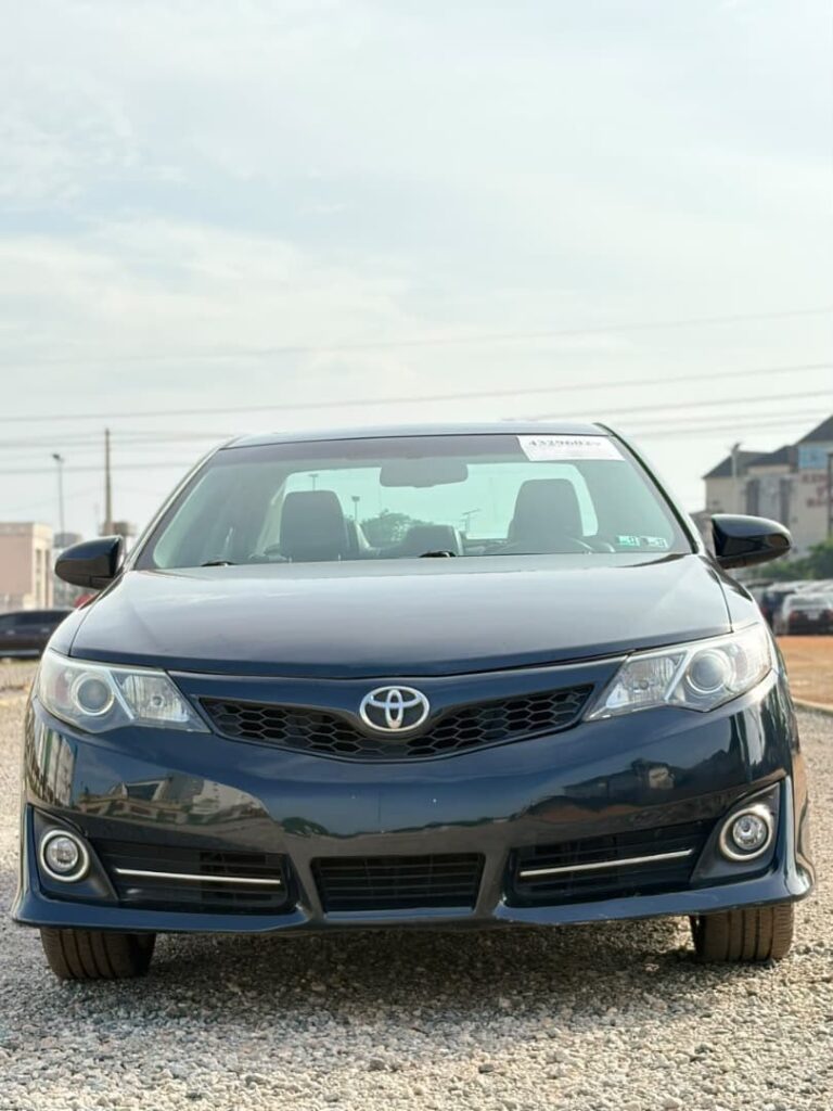 Extremely Clean 2012 direct  Belgium v6 camry with Keyless and open roof going for just 13.5M