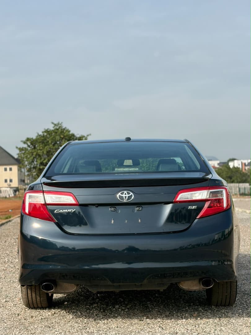 
								Extremely Clean 2012 direct  Belgium v6 camry with Keyless and open roof going for just 13.5M full									