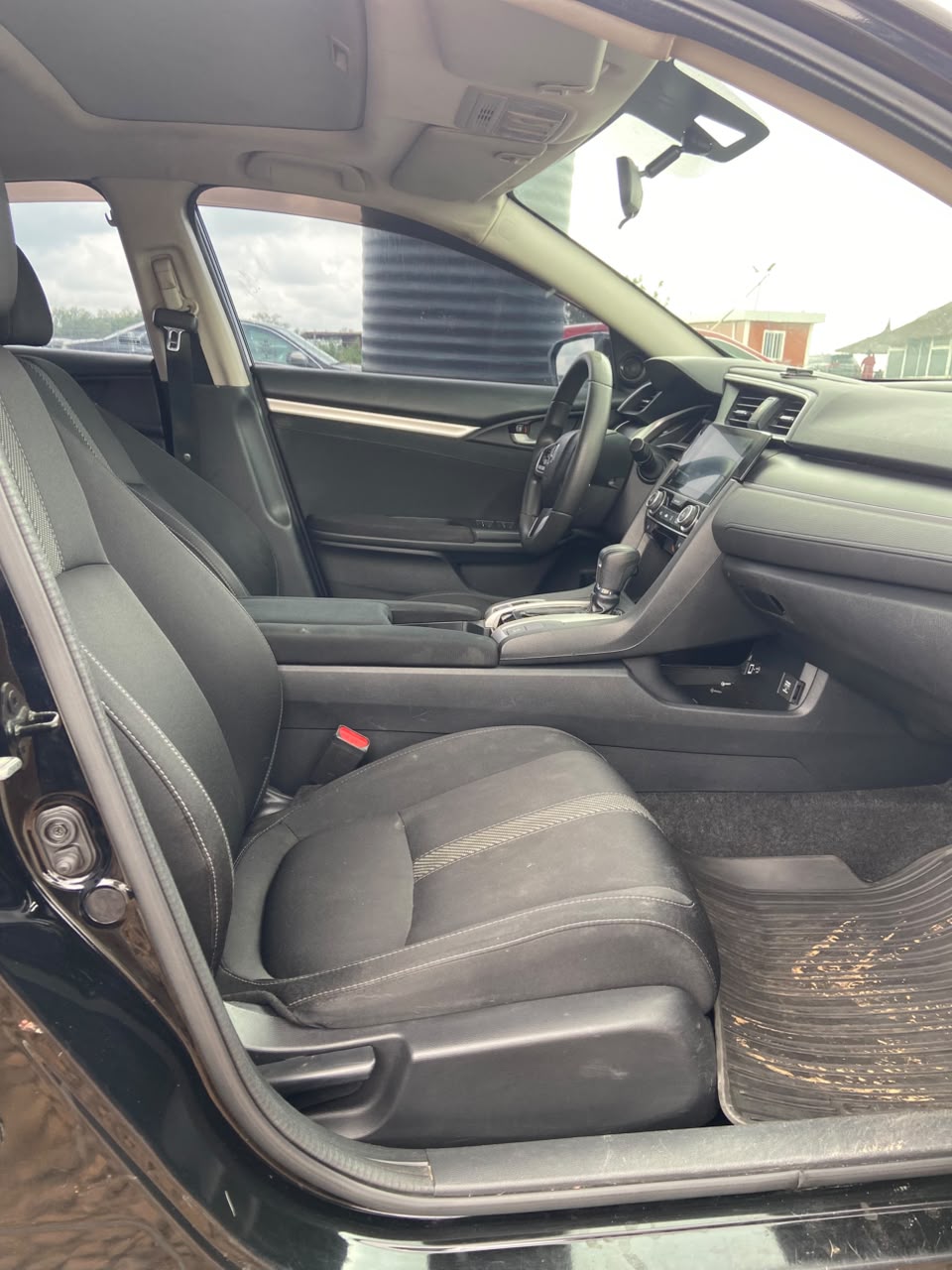 
								Direct Belgium 2015 Honda Civic Full option Excellent condition with recent duty  Going for 15,3m Kubwa Abuja full									