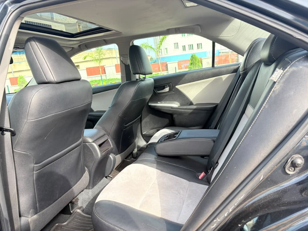 
								Extremely Clean 2012 direct  Belgium v6 camry with Keyless and open roof going for just 13.5M full									