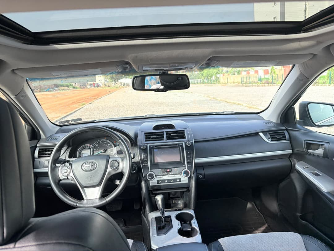 
								Extremely Clean 2012 direct  Belgium v6 camry with Keyless and open roof going for just 13.5M full									