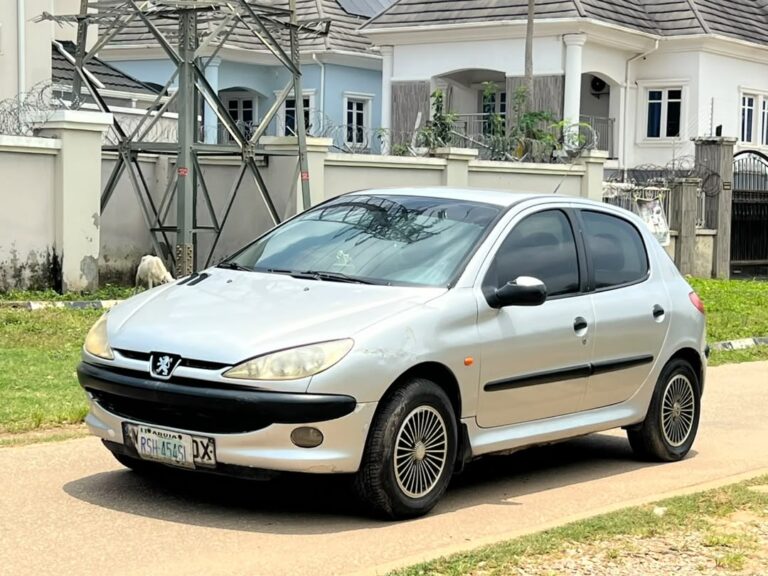 Distress sales ‼️🔥Super clean Peugeot 206 manual first body untouched engine going for 2.5