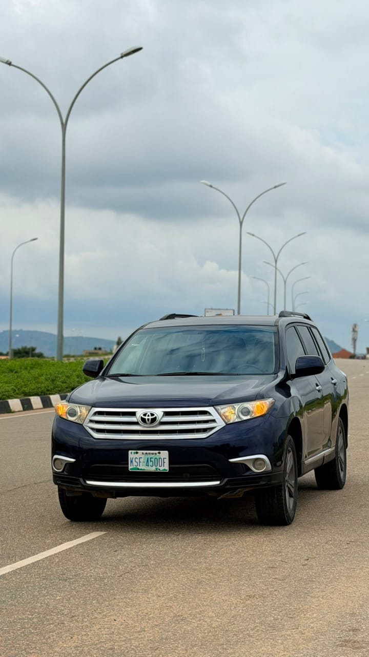 REGISTERED 2013 TOYOTA HIGHLANDER 4WD WITH KEY ENTRY UNTEMPERED V4 ENGINE AC CHILLING AND VERIFIED DUTY VALID,  💰 PRICE #12.5 MILLION 📍 LOCATION ABUJA