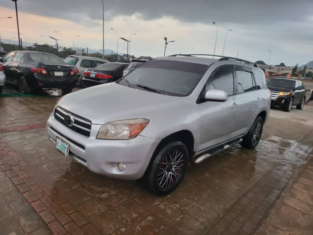 
								NEATLY USED 2008 TOYOTA RAV-4 IN EXCELLENT CONDITION,  💰 PRICE #5.8 MILLION 💯📍 LOCATION ABUJA. full									