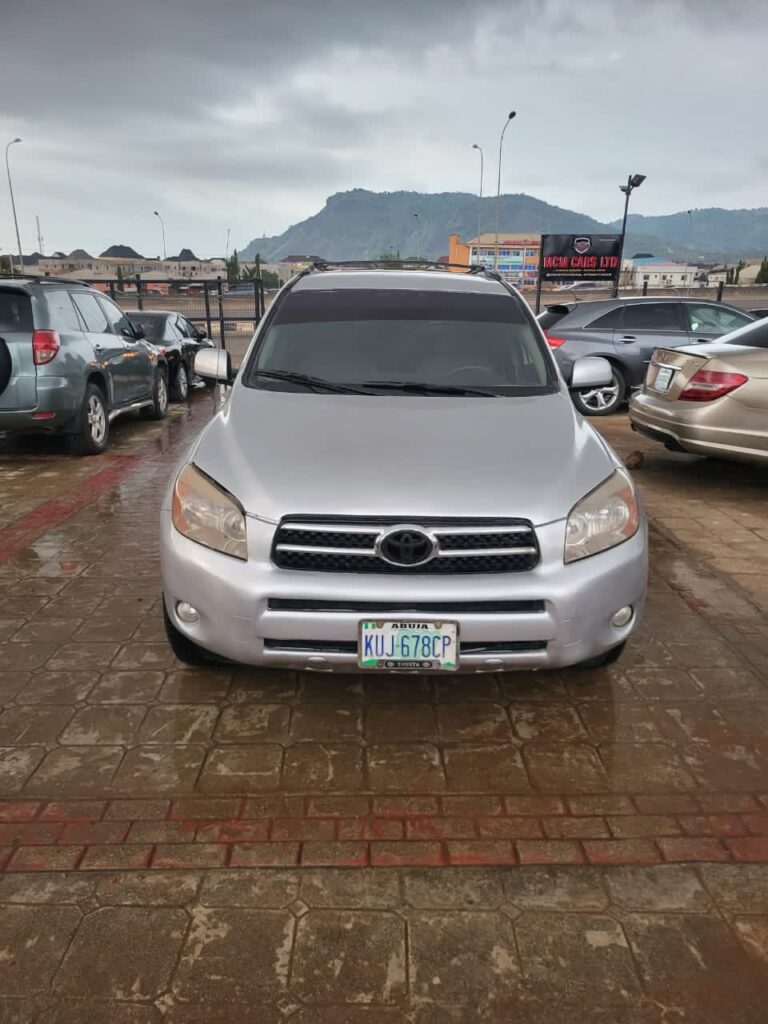 NEATLY USED 2008 TOYOTA RAV-4 IN EXCELLENT CONDITION,  💰 PRICE #5.8 MILLION 💯📍 LOCATION ABUJA.