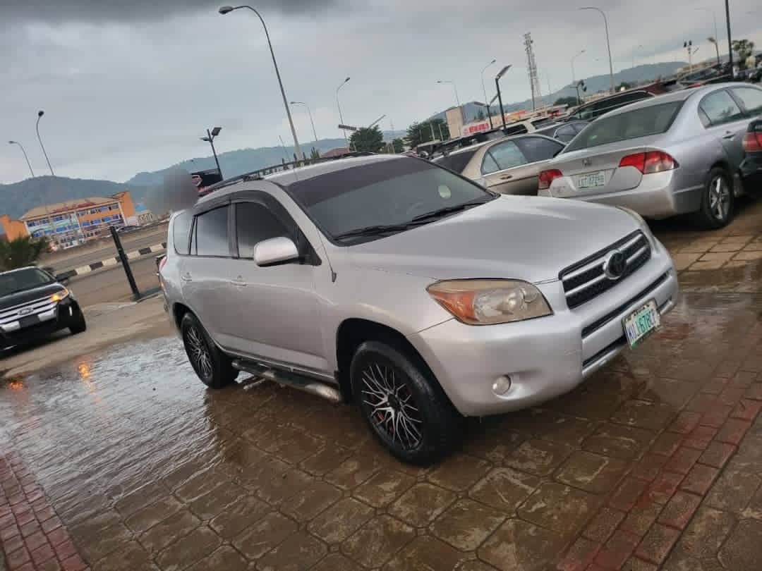 
								NEATLY USED 2008 TOYOTA RAV-4 IN EXCELLENT CONDITION,  💰 PRICE #5.8 MILLION 💯📍 LOCATION ABUJA. full									