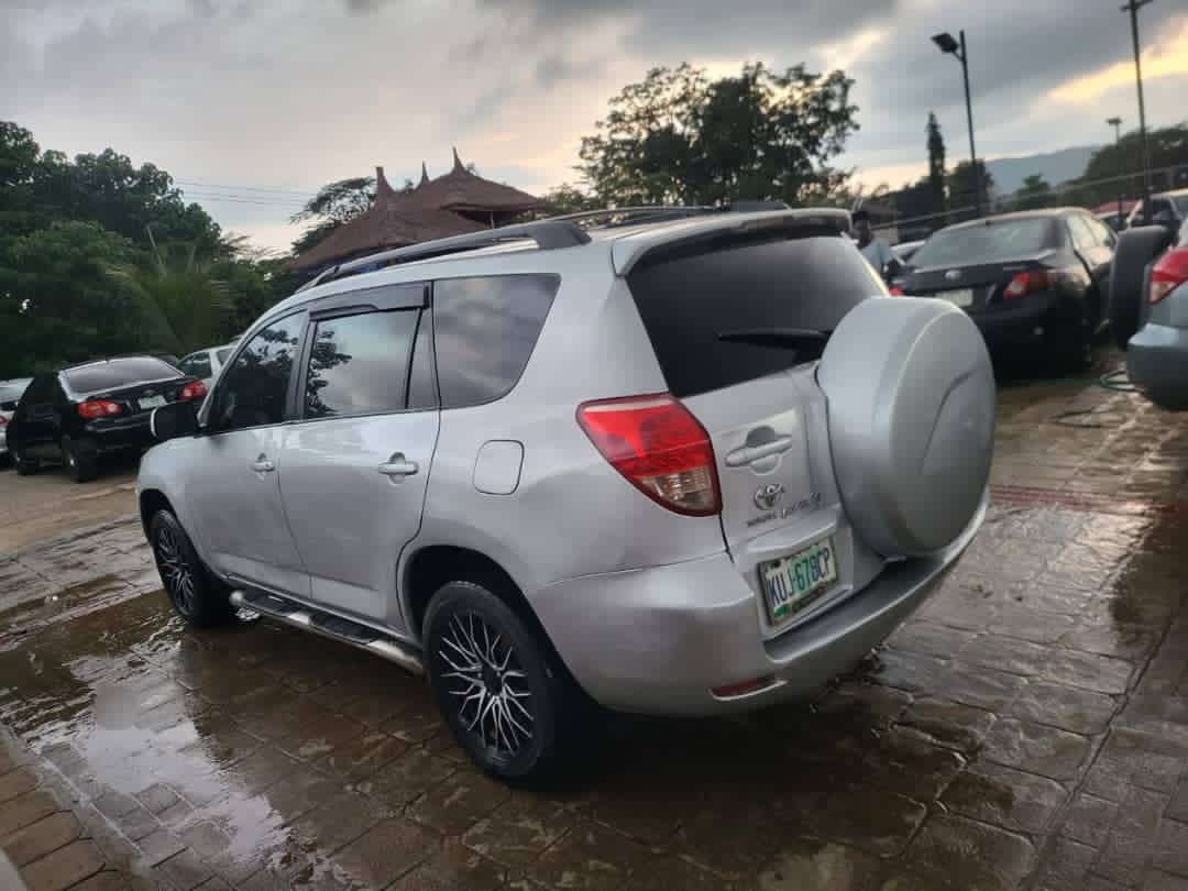 
								NEATLY USED 2008 TOYOTA RAV-4 IN EXCELLENT CONDITION,  💰 PRICE #5.8 MILLION 💯📍 LOCATION ABUJA. full									