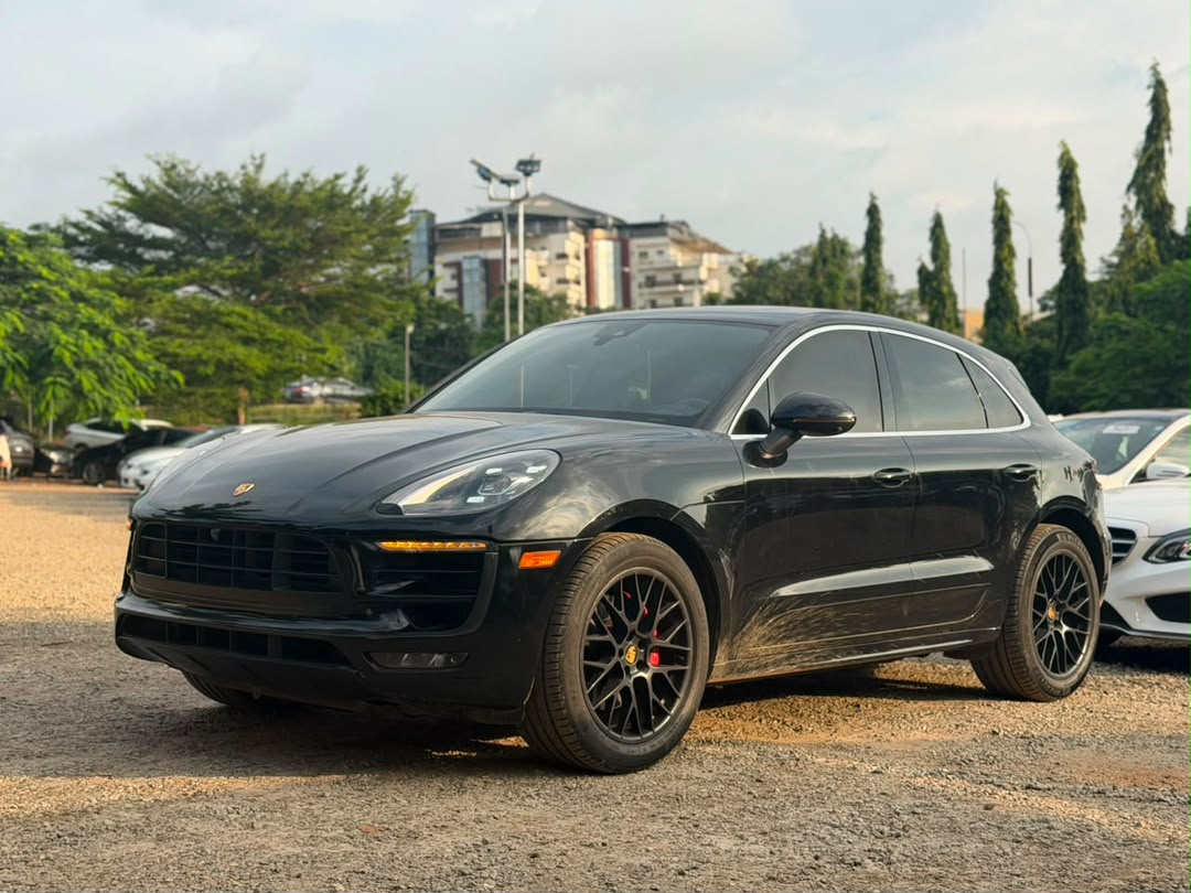 
								Foreign used 2017 porsche macan for 35m  Abuja full									