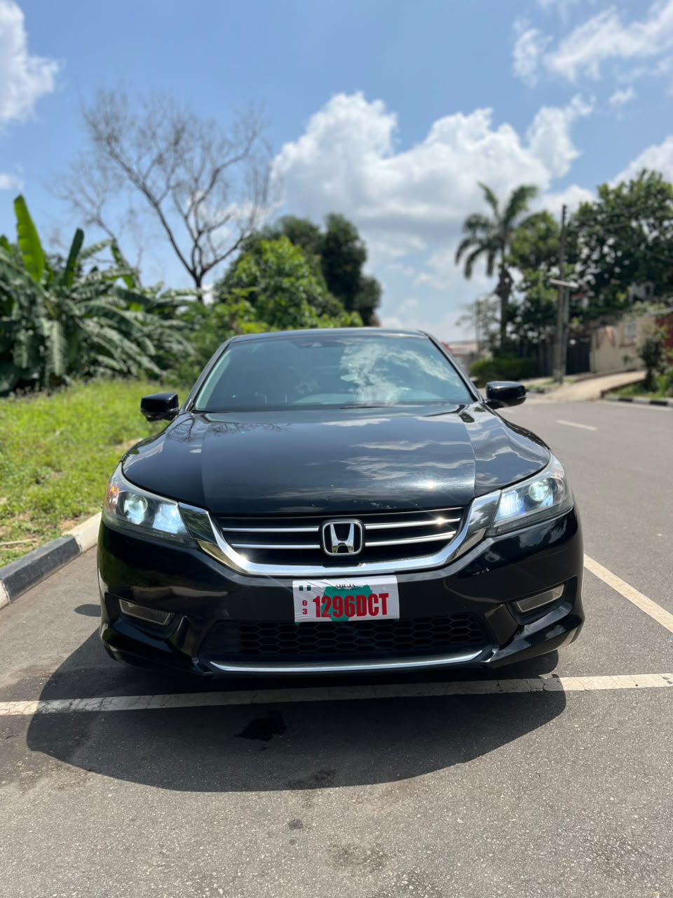 
								SUPER CLEAN FOREIGN USED HONDA ACCORD 2015 🇺🇸  FOUR CYLINDER ENGINE, KEYLESS ENTRY AND IGNITION, LEATHER SEATS, SUNROOF, REVERSE AND BACKUP CAMERA 📸 ETC.  ORIGINAL DUTY 📃  PRICE: 15M (SLIGHTLY NEGOTIABLE) 💰  ABUJA DEAL 📍  NATIONWIDE DELIVERY full									