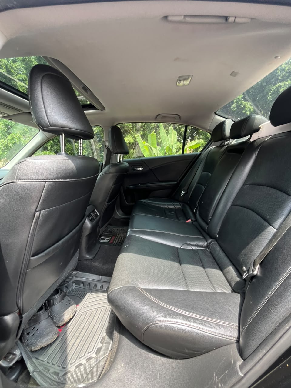
								SUPER CLEAN FOREIGN USED HONDA ACCORD 2015 🇺🇸  FOUR CYLINDER ENGINE, KEYLESS ENTRY AND IGNITION, LEATHER SEATS, SUNROOF, REVERSE AND BACKUP CAMERA 📸 ETC.  ORIGINAL DUTY 📃  PRICE: 15M (SLIGHTLY NEGOTIABLE) 💰  ABUJA DEAL 📍  NATIONWIDE DELIVERY full									