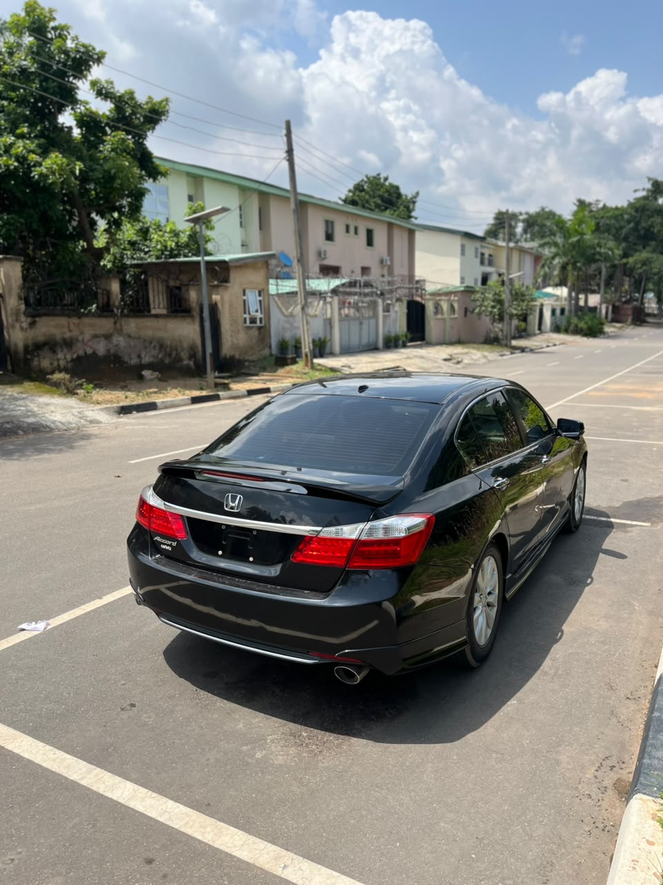 
								SUPER CLEAN FOREIGN USED HONDA ACCORD 2015 🇺🇸  FOUR CYLINDER ENGINE, KEYLESS ENTRY AND IGNITION, LEATHER SEATS, SUNROOF, REVERSE AND BACKUP CAMERA 📸 ETC.  ORIGINAL DUTY 📃  PRICE: 15M (SLIGHTLY NEGOTIABLE) 💰  ABUJA DEAL 📍  NATIONWIDE DELIVERY full									