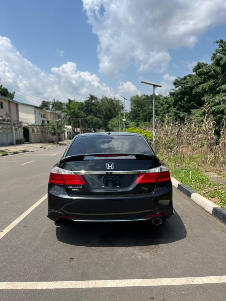 SUPER CLEAN FOREIGN USED HONDA ACCORD 2015 🇺🇸  FOUR CYLINDER ENGINE, KEYLESS ENTRY AND IGNITION, LEATHER SEATS, SUNROOF, REVERSE AND BACKUP CAMERA 📸 ETC.  ORIGINAL DUTY 📃  PRICE: 15M (SLIGHTLY NEGOTIABLE) 💰  ABUJA DEAL 📍  NATIONWIDE DELIVERY
