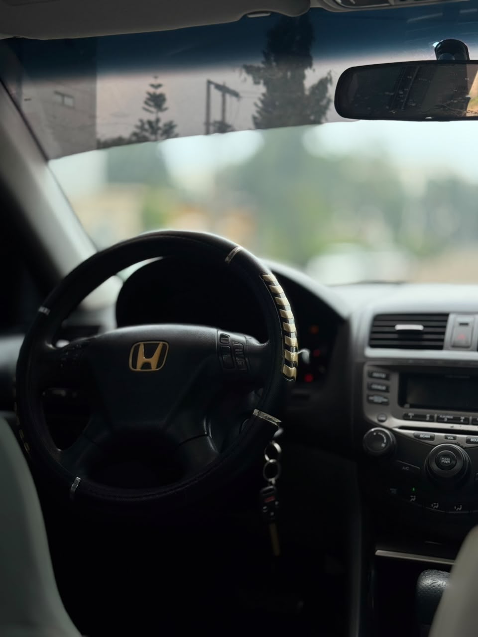 
								Grade one ☝️ Honda accord dc 2006 is available price 4.8 million full									