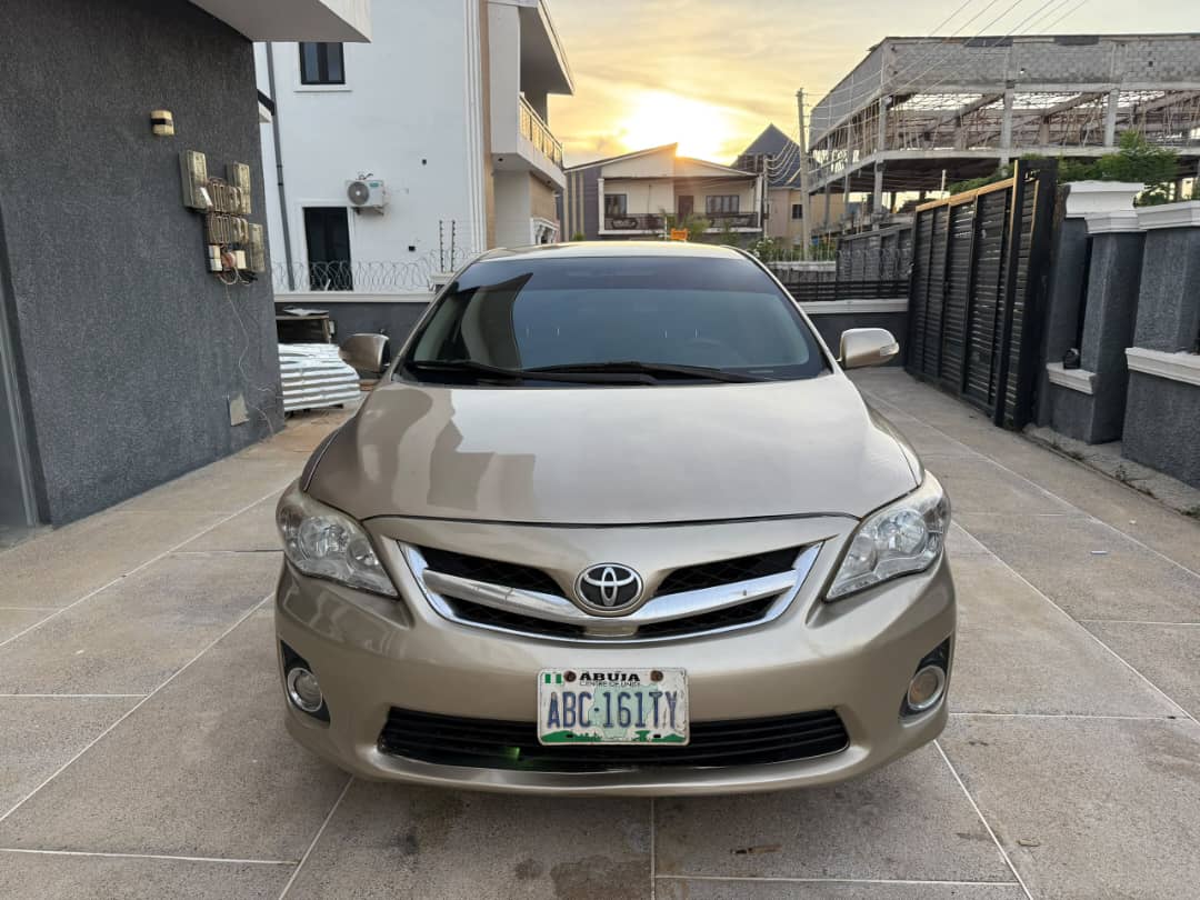 
								EXTREMELY SHARP TOYOTA COROLLA 2009 MODEL UPGRADED TO 2012,KEYLESS IGNITION, UNTAMPARED ENGINE AND GEAR,FANCY ALLOY RIMS,GOING FOR #5.8M ONLY,LUGBE full									