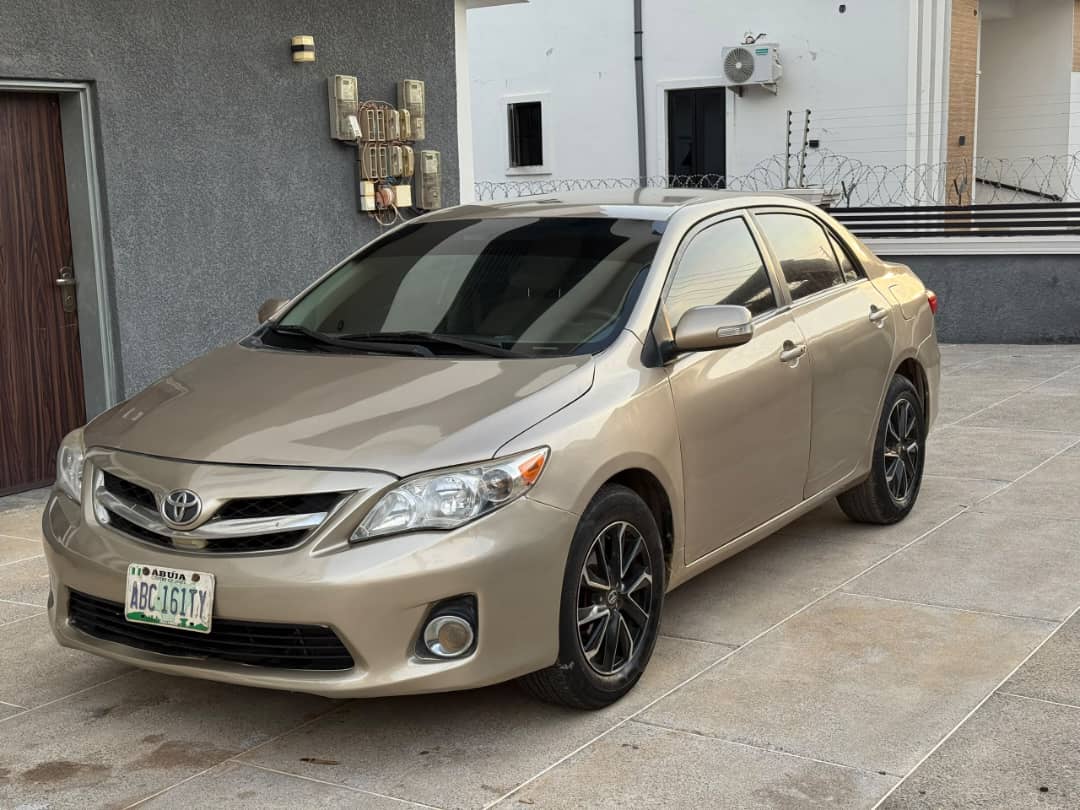 
								EXTREMELY SHARP TOYOTA COROLLA 2009 MODEL UPGRADED TO 2012,KEYLESS IGNITION, UNTAMPARED ENGINE AND GEAR,FANCY ALLOY RIMS,GOING FOR #5.8M ONLY,LUGBE full									