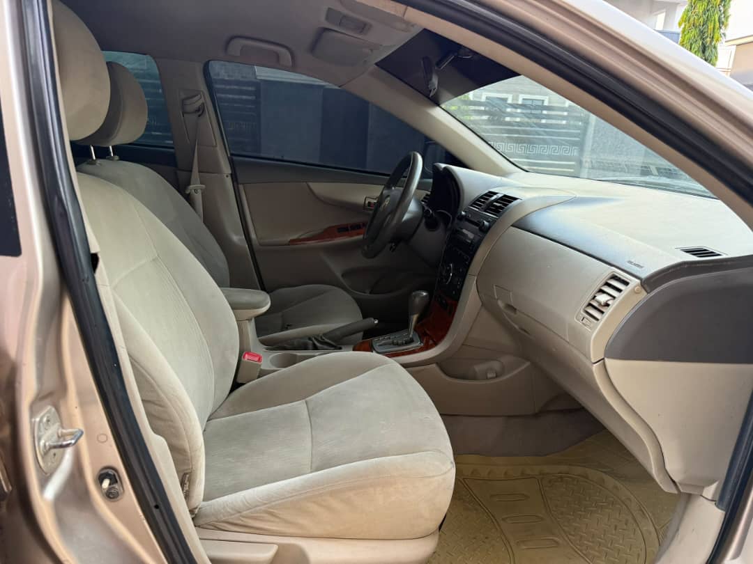 
								EXTREMELY SHARP TOYOTA COROLLA 2009 MODEL UPGRADED TO 2012,KEYLESS IGNITION, UNTAMPARED ENGINE AND GEAR,FANCY ALLOY RIMS,GOING FOR #5.8M ONLY,LUGBE full									